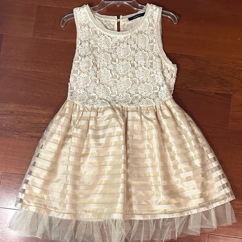 Elegant Cream Lace Dress, Women’s size Large